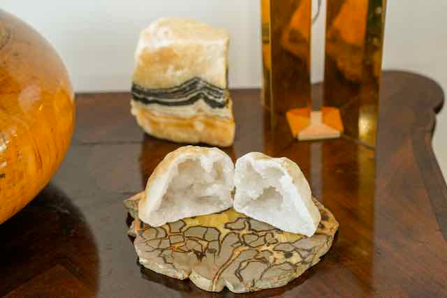 Natural Quartz Geode Half – Organic Crystal Accent for Shelves & Tables