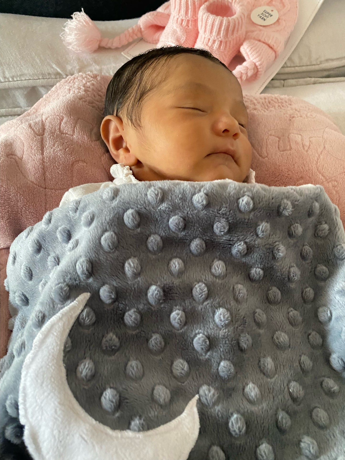 Crystal Cuddle™ Weighted Lovey Blanket (Rose Quartz)