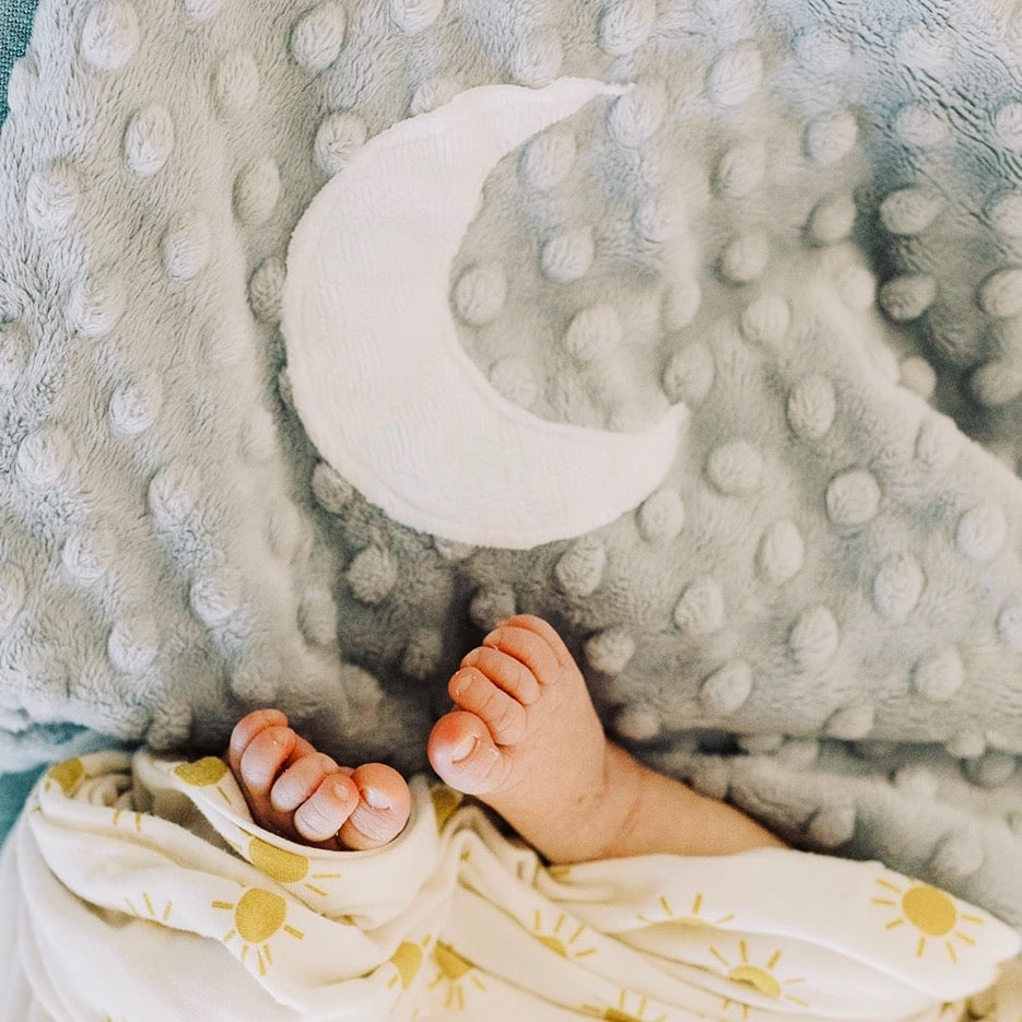 Crystal Cuddle™ Weighted Lovey Blanket (Rose Quartz)