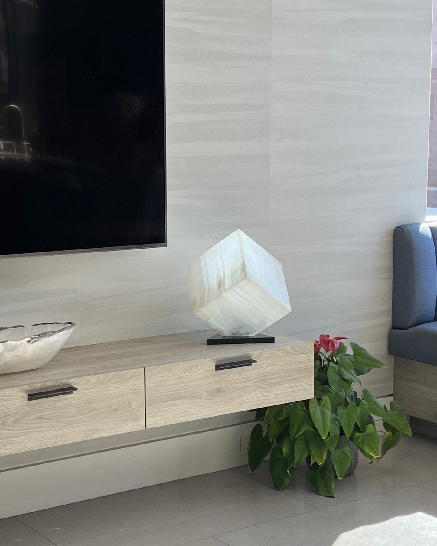 White Onyx Prism Cube Lamp (10”)